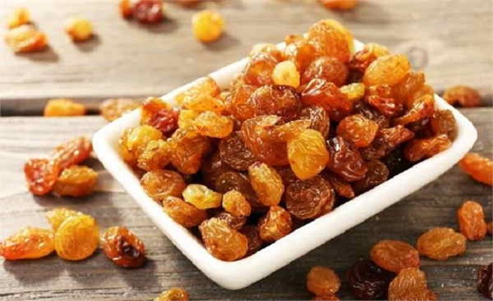 Wellhealthorganic.com:Easy Way to Gain Weight Know How Raisins Can Help in Weight Gain